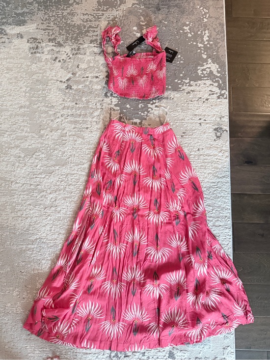 Lulus Dresses & Skirts - Lulu's 2 piece Coral Pink Floral Smocked Top